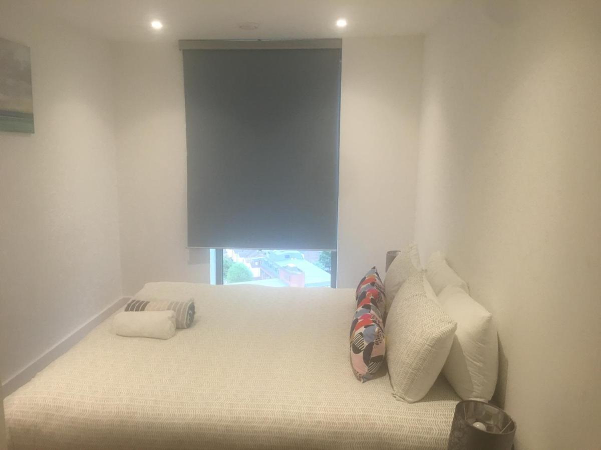Luxurious Serviced Apartment In Croydon Eksteriør billede